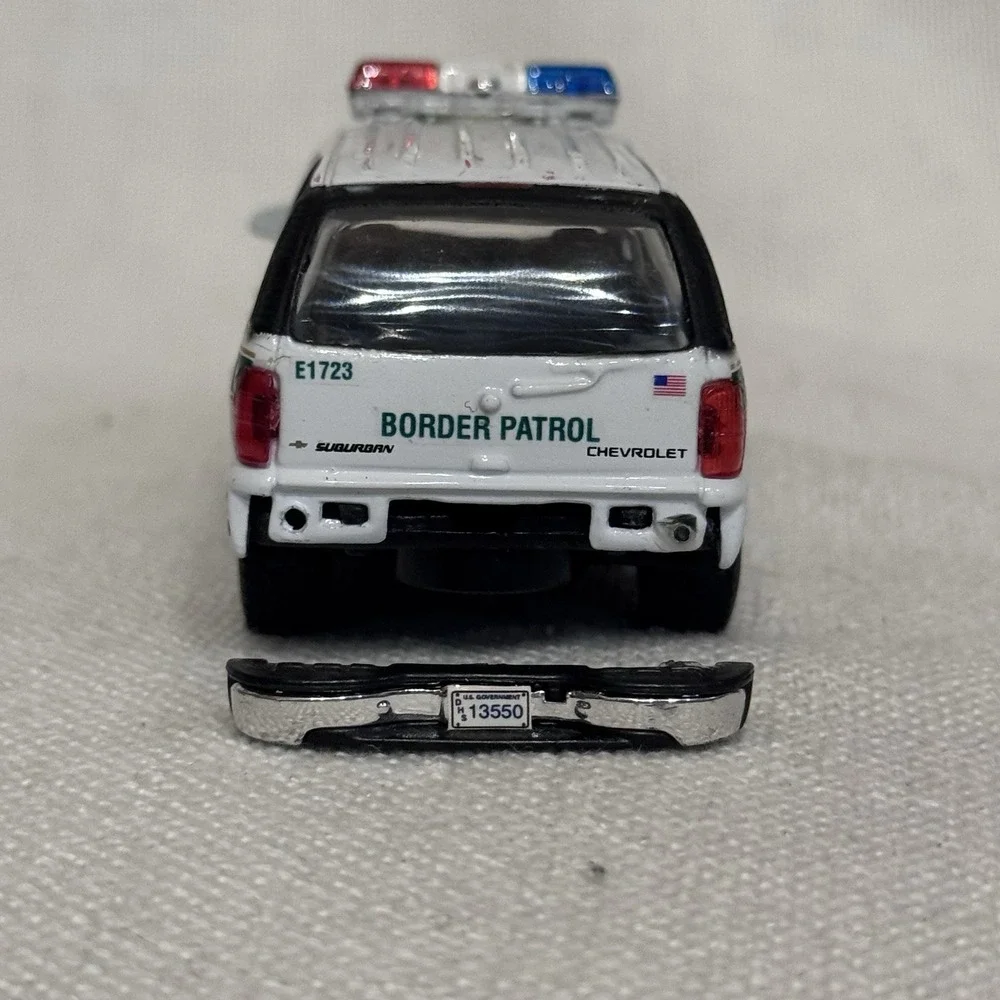 Welly US Customs Border Patrol Chevrolet Suburban 1/64 scale DOJ Vintage